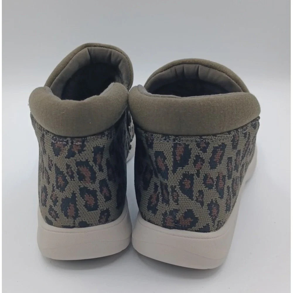 Clarks Womens Adella Pine Olive Black Leopard Ankle Boot Shoes Sneakers Size 8.5
